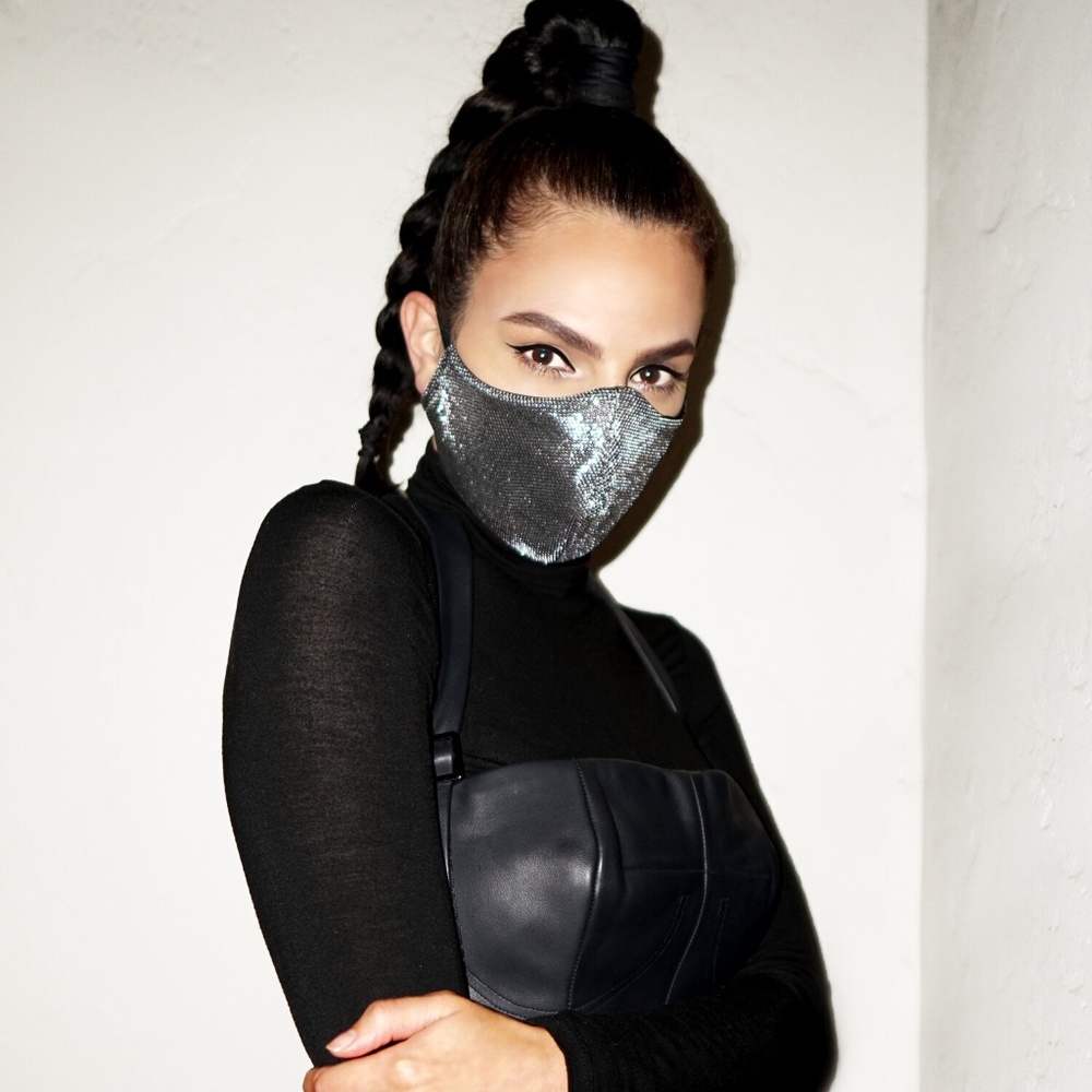 Platinum Face Mask - Picture 2 of 5